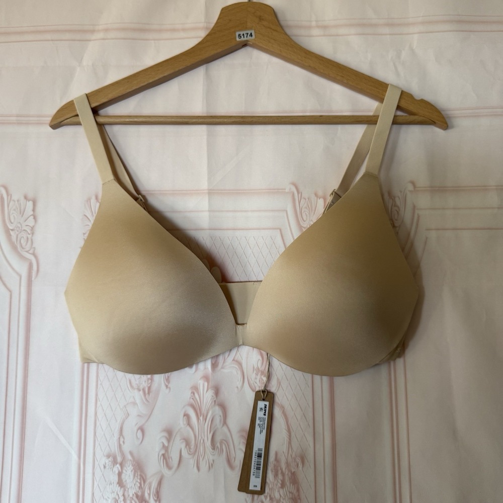 SKIMS Wireless Form Super Push Up Bra Size 36C In Sand NWT $58 Comfort